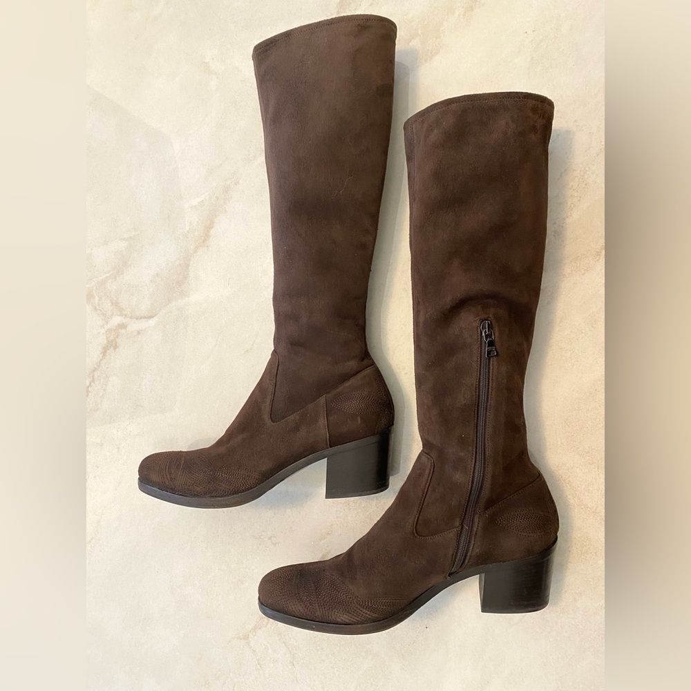 Authentic Prada suede boots - Picture 5 of 10